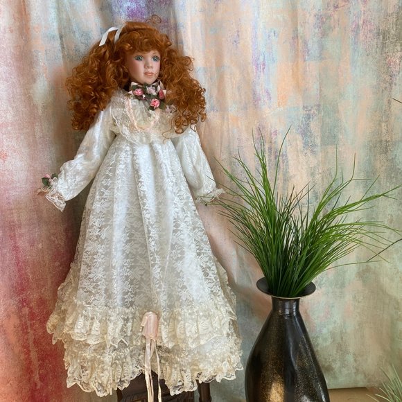 RARE 📌 RUSTIE "MONICA" A RED HAIR PORCELAIN DOLL WHITE DRESS GEMS #352 - Picture 3 of 16